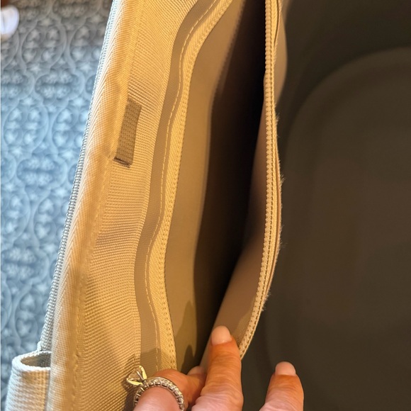 YETI White and Gray Carryall 35 - Picture 8 of 9